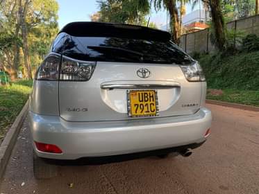 A picture of Toyota Harrier Model 2006 Engine 2 4cc Price 39M 0709788048