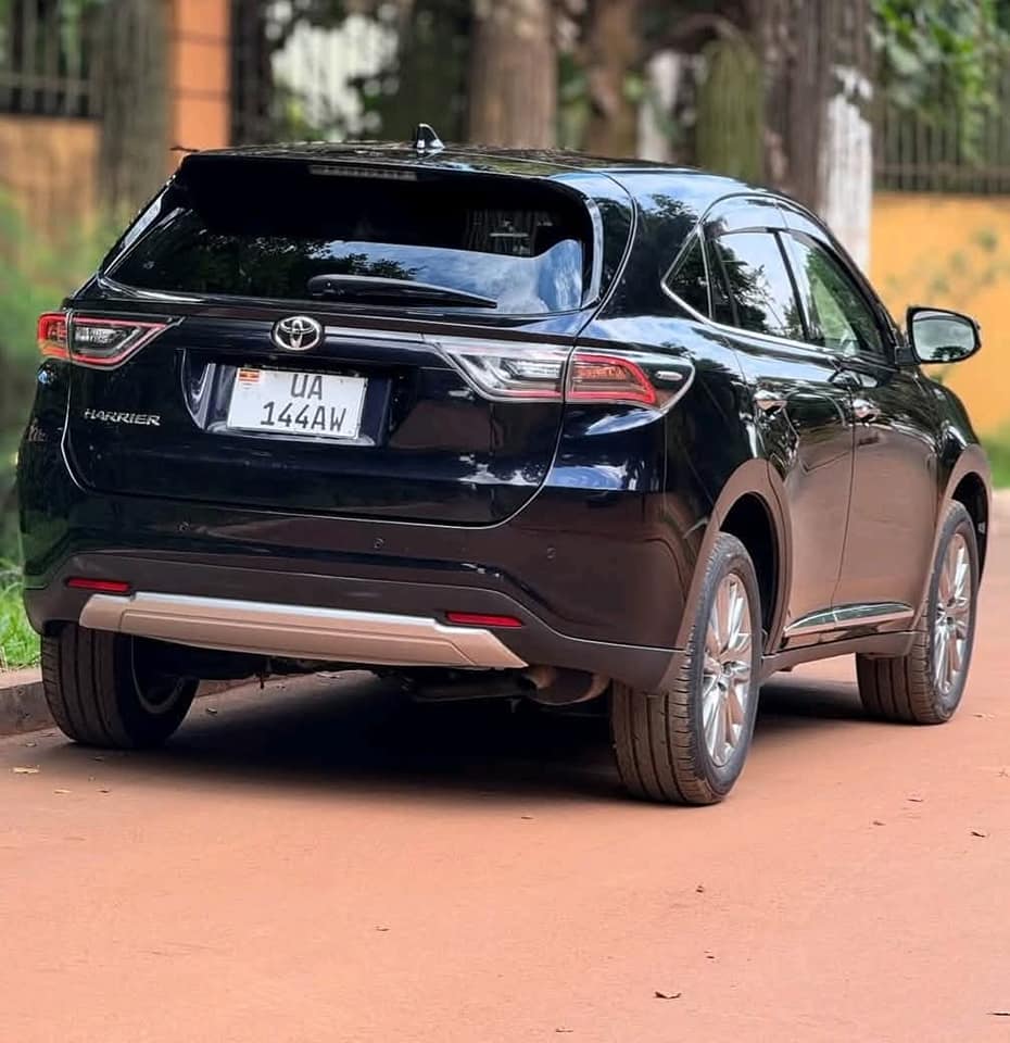 A picture of TOYOTA HARRIER 2016
