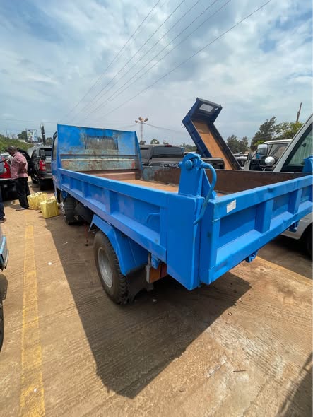 A picture of ISUZU ELF 2Tons