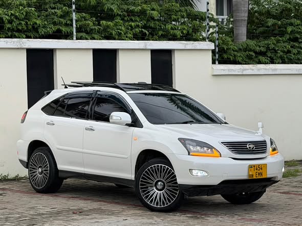 A picture of TOYOTA HARRIER