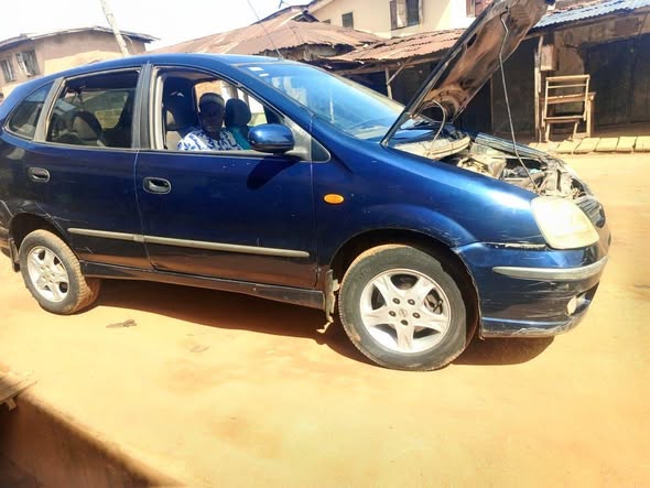 A picture of Nissan tino