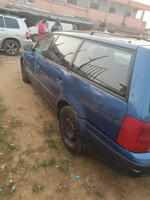 A picture of Volkswagen passat 2005