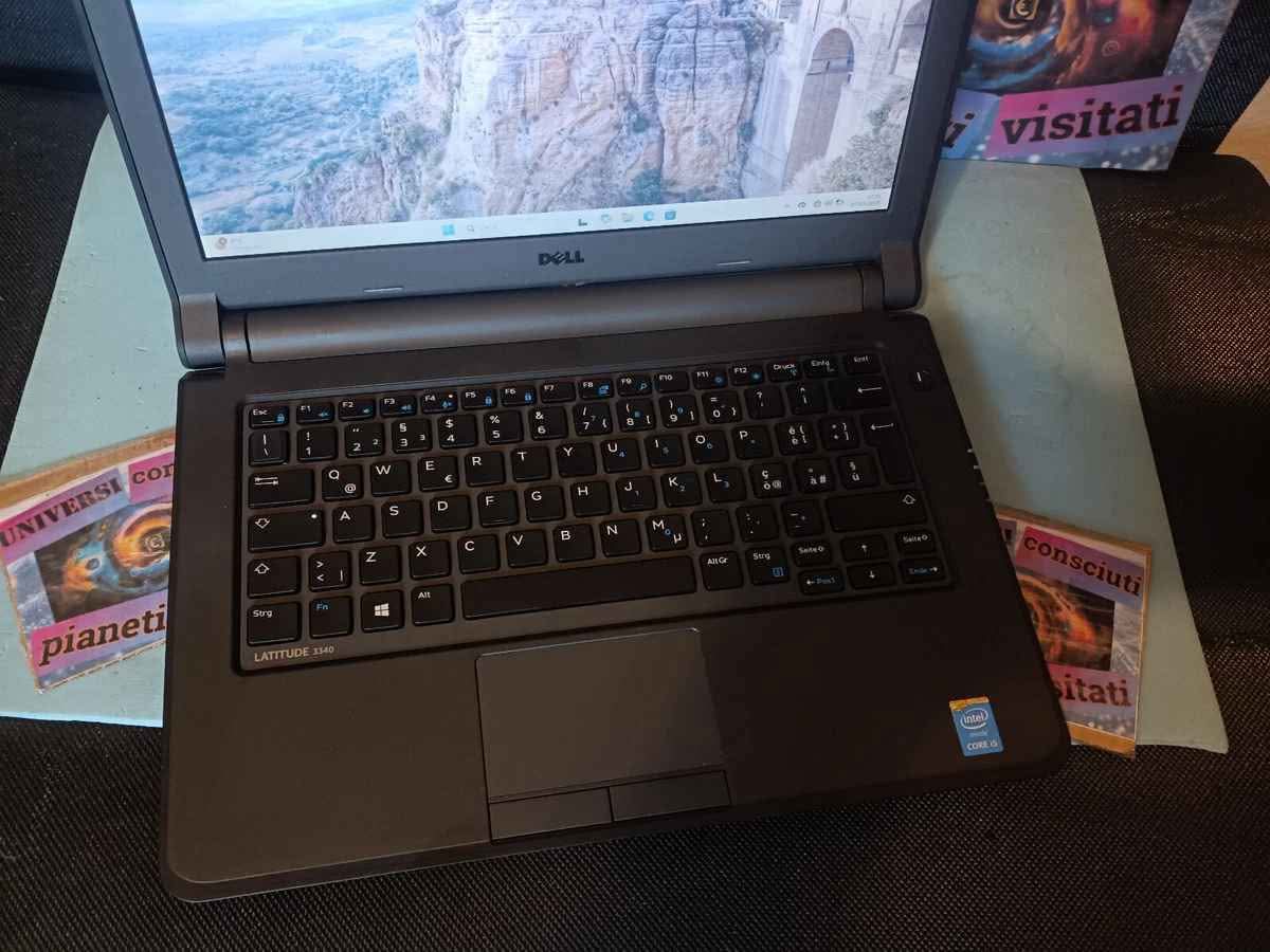 A picture of Laptop Dell Latitude 13 3340