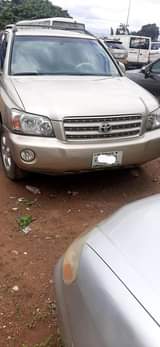 A picture of Toyota Highlander 04