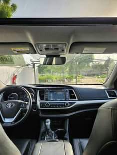 A picture of 2018 Toyota Highlander Full option