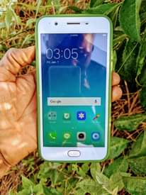 A picture of Oppo f1s mpyaaa saan gb64 ram4 net4g 0686820249