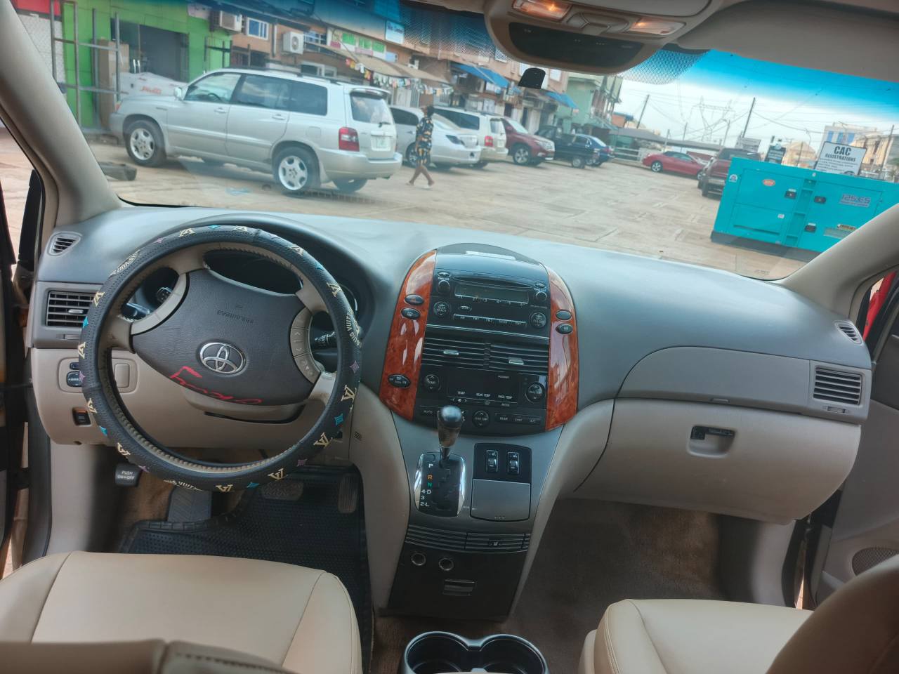 A picture of Super clean Toyota Sienna