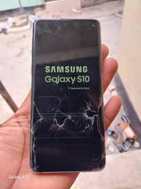 A picture of Samsung s10 gb128 ram8
