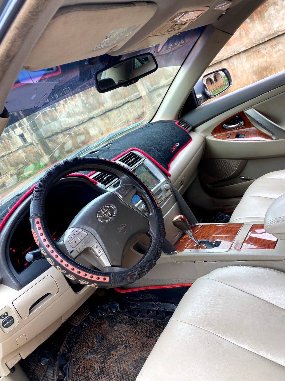 A picture of Urgent sale 2008 Toyota camry XLE with Back ac vent