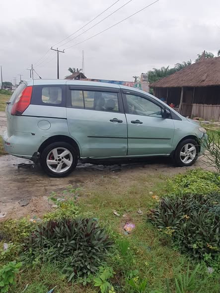 A picture of Mazda 5 3 row seat money needed algently good engine