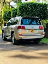 A picture of TOYOTA LANDCRUISER V8 DIESEL ENGINE In Avery good condition