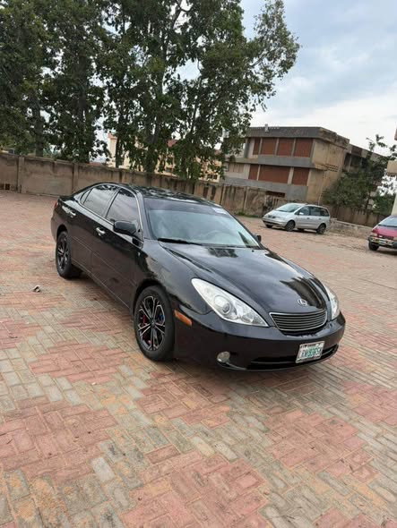 A picture of Lexus ES 330 06 direct Toks standard Am the owner