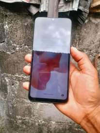 A picture of Redmi 10c internal 128gb ram 6 kipengele crek 1 tu
