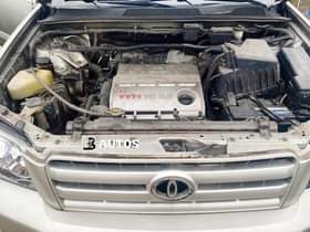 A picture of KB AUTOs first body and first user Toyota Highlander 2005