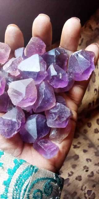 A picture of Precious stones gold rubis ametist