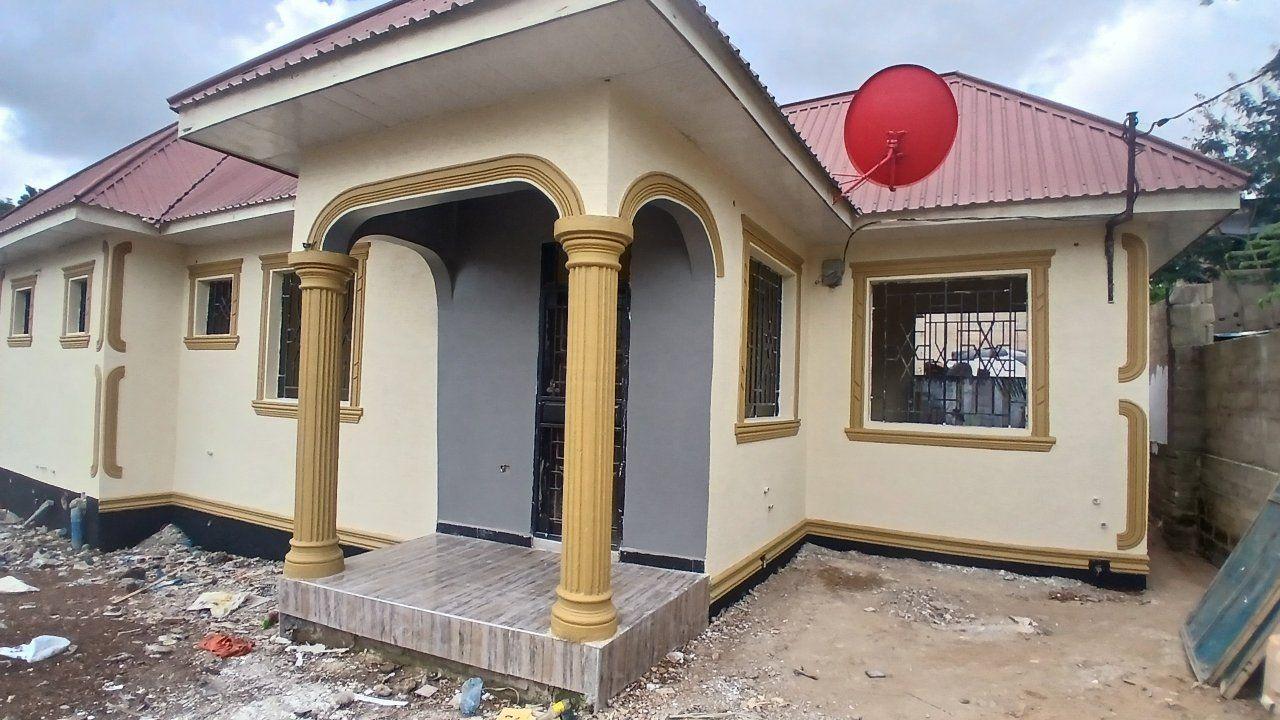 A picture of Fundi gypsum shokes Tv house derco and finishi master