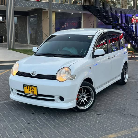 A picture of TOYOTA SIENTA
