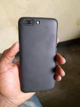 A picture of OnePlus 5