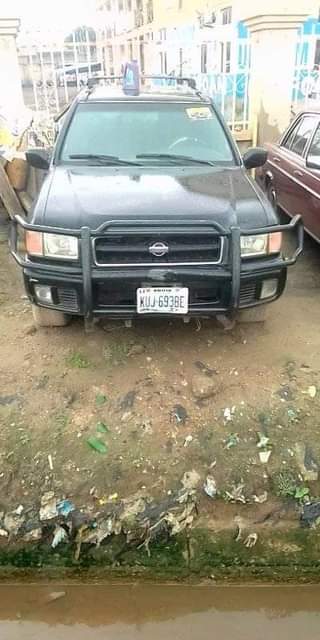 A picture of 2004 Black 2004 Pathfinder Nissan jeep B