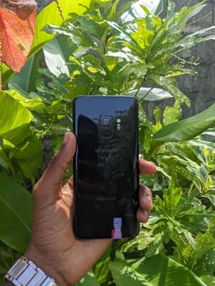 A picture of Samsung S9 Clean Sana hii Ina 64 gb storage Bado