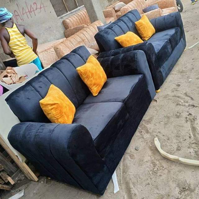 A picture of sofa mpya