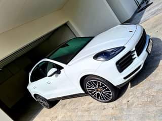 A picture of Porsche cayenne coupe 2023 GCC Used