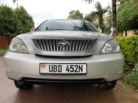 A picture of Toyota Harrier Model 2004 Engine 2 4cc Price 34M 0709788048