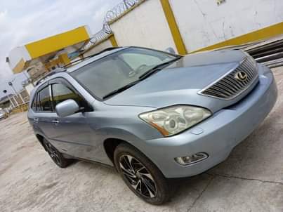 A picture of Distress alert Highest grade Lexus RX 330 Everything is intact