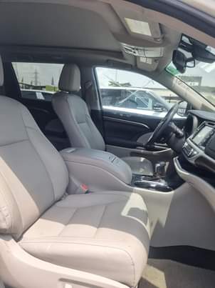 A picture of Foreign used 2016 highlander fullest option with double pano buy