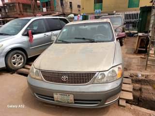 A picture of 2004 Toyota Avalon