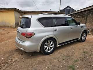 A picture of Infinity QX56 2012 model v8 Engine