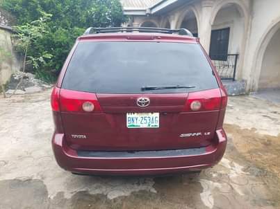 A picture of Toyota sienna 2007 model