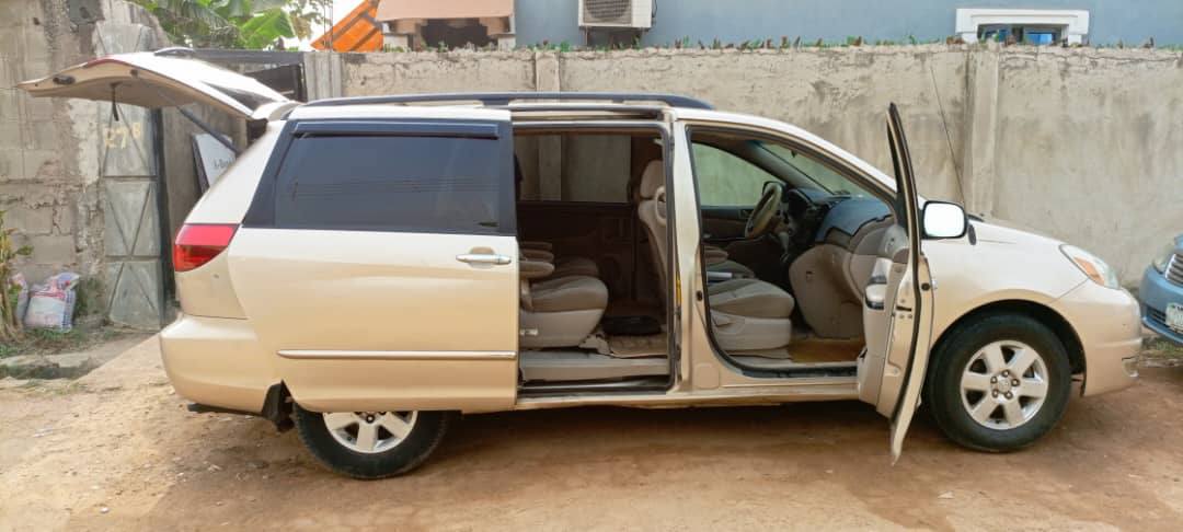 A picture of Toyota corolla