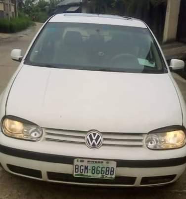 A picture of GOLF 4 FULL OPTION FIRST BODY AC GEAR PRICE 1.5M