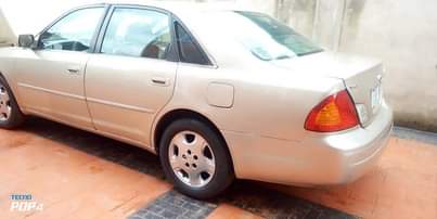A picture of 2004 Toyota Avalon 04 Avalon