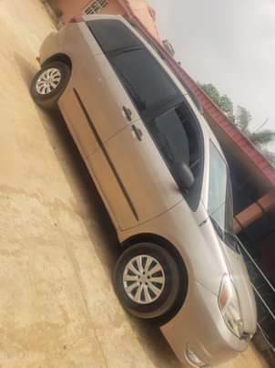 A picture of Toyota sienna 2005 foreign used