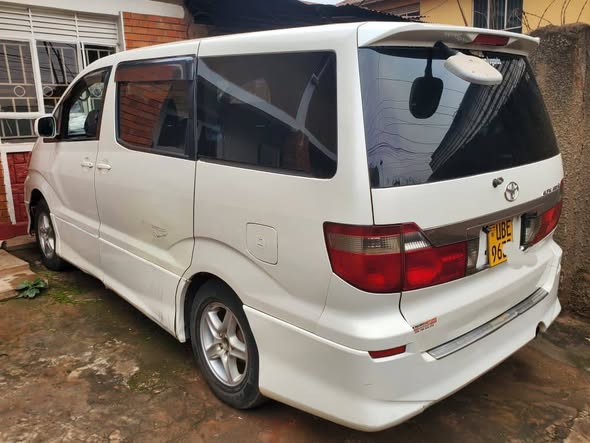 A picture of Toyota alphard 16m money needed