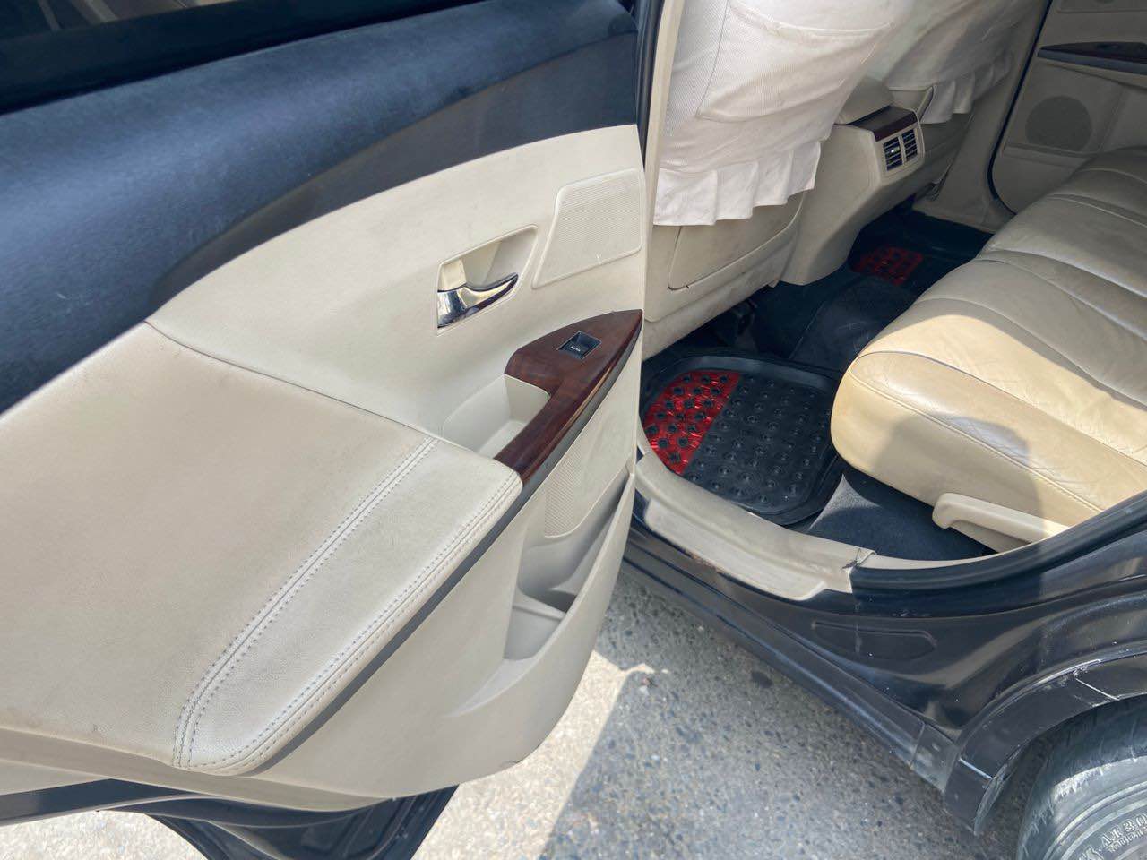 A picture of 2010 Toyota venza