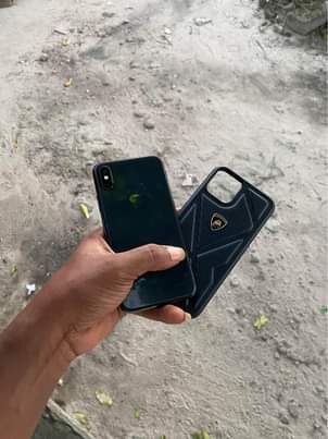 A picture of Iphone X