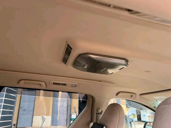 A picture of Toyota alphard 2012 35m money needed