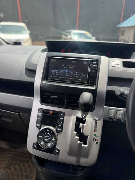A picture of 2011 grey Noah 7seater Push to start