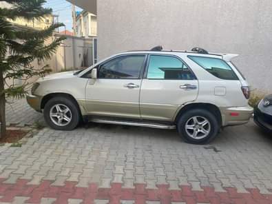 A picture of 2004 Lexus RX 300 First Body pan From direct owner