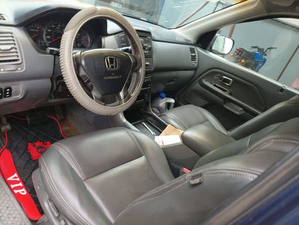 A picture of Honda pilot jeep 2003