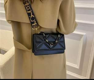 A picture of Ladies cross bags 35 000