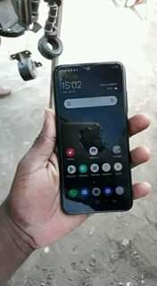 A picture of Vivo y1s ina 32gb ram 2gb inapanda 4G Haina kipengele