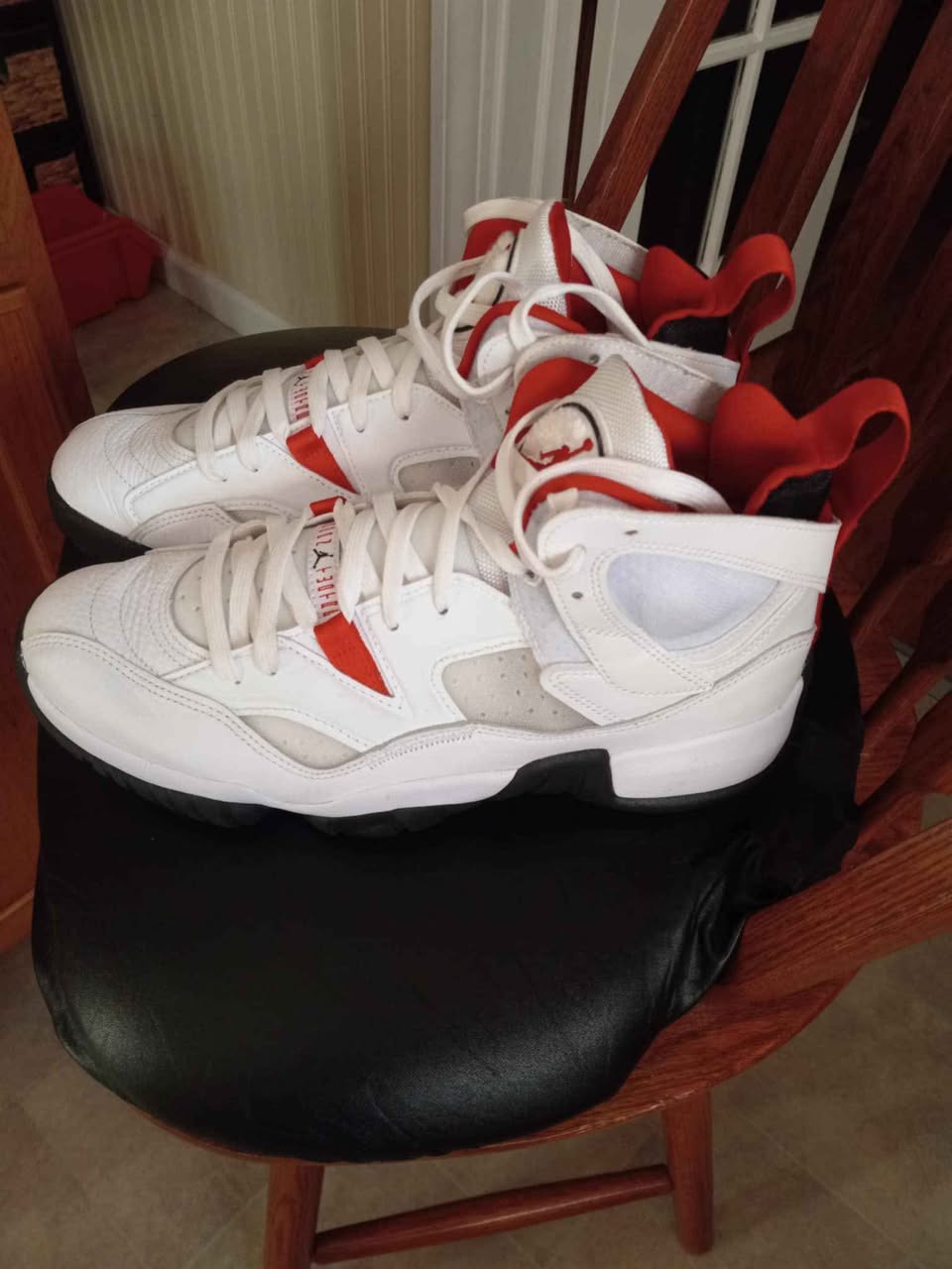 A picture of Jordan jumpman2 like New size 9