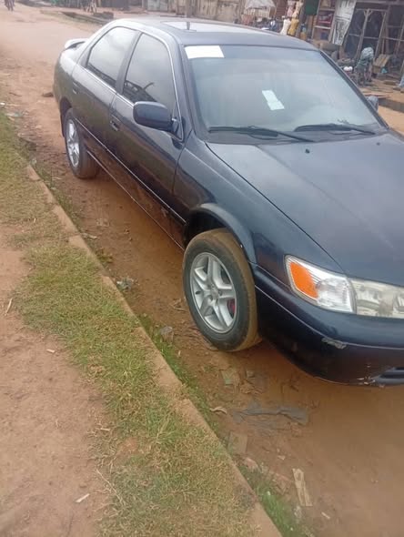 A picture of 2001 Toyota Camry Droplight for sale