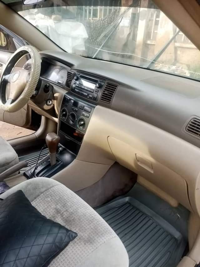 A picture of Toyota Corolla Le 2005 model Belgium equivalent Engine 100 Automatic