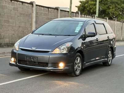 A picture of Toyota wish DMV Cc1790 Year 2005 Sports rims New tyres