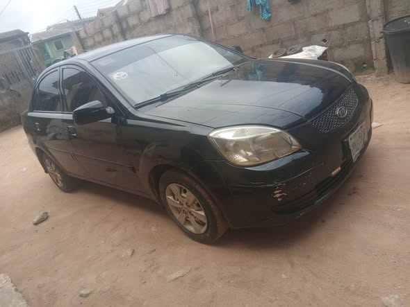 A picture of Kia rio 2006